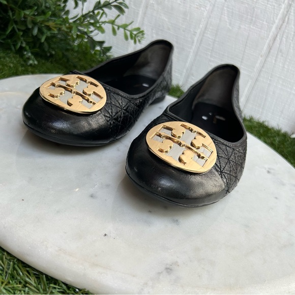 Tory Burch Claire Quilted Ballet Flat 
$258 Sz 8.5
Perfect Black / Gold / Silver - Picture 9 of 17